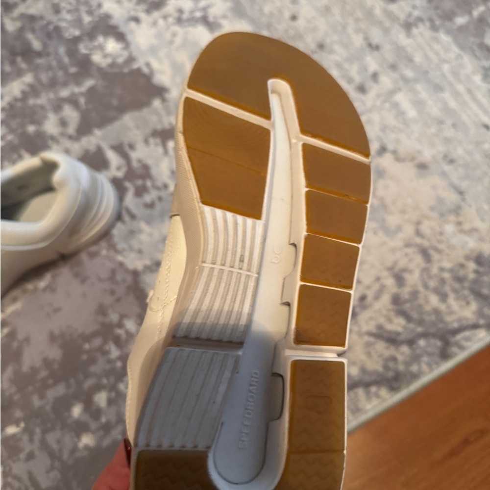 On Cloud Women’s THE ROGER Clubhouse Size 9.5 - Picture 5 of 5